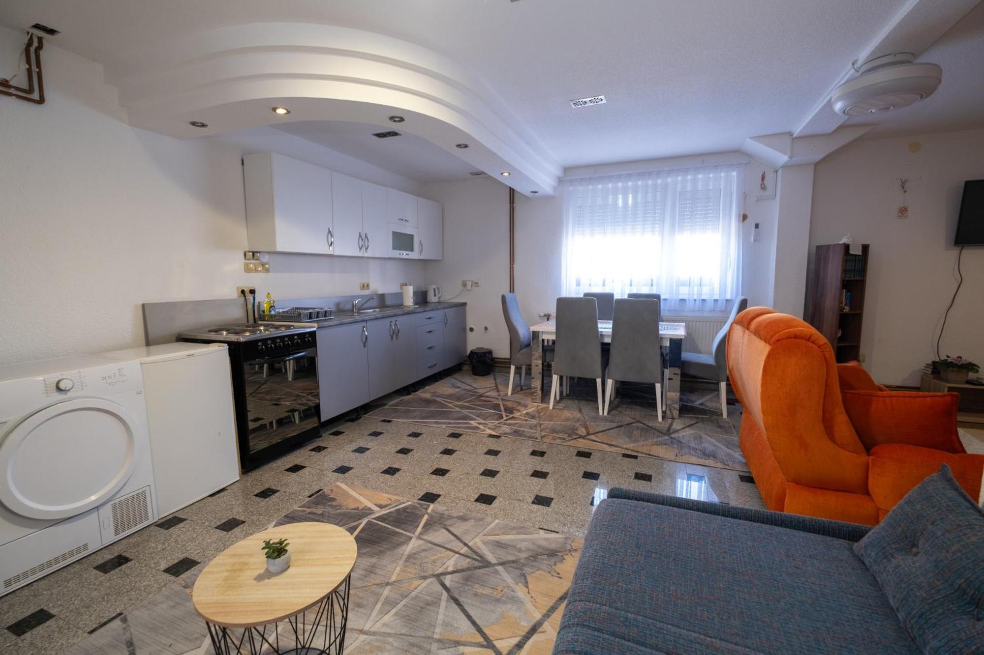 Good People Appartement Bihać Buitenkant foto